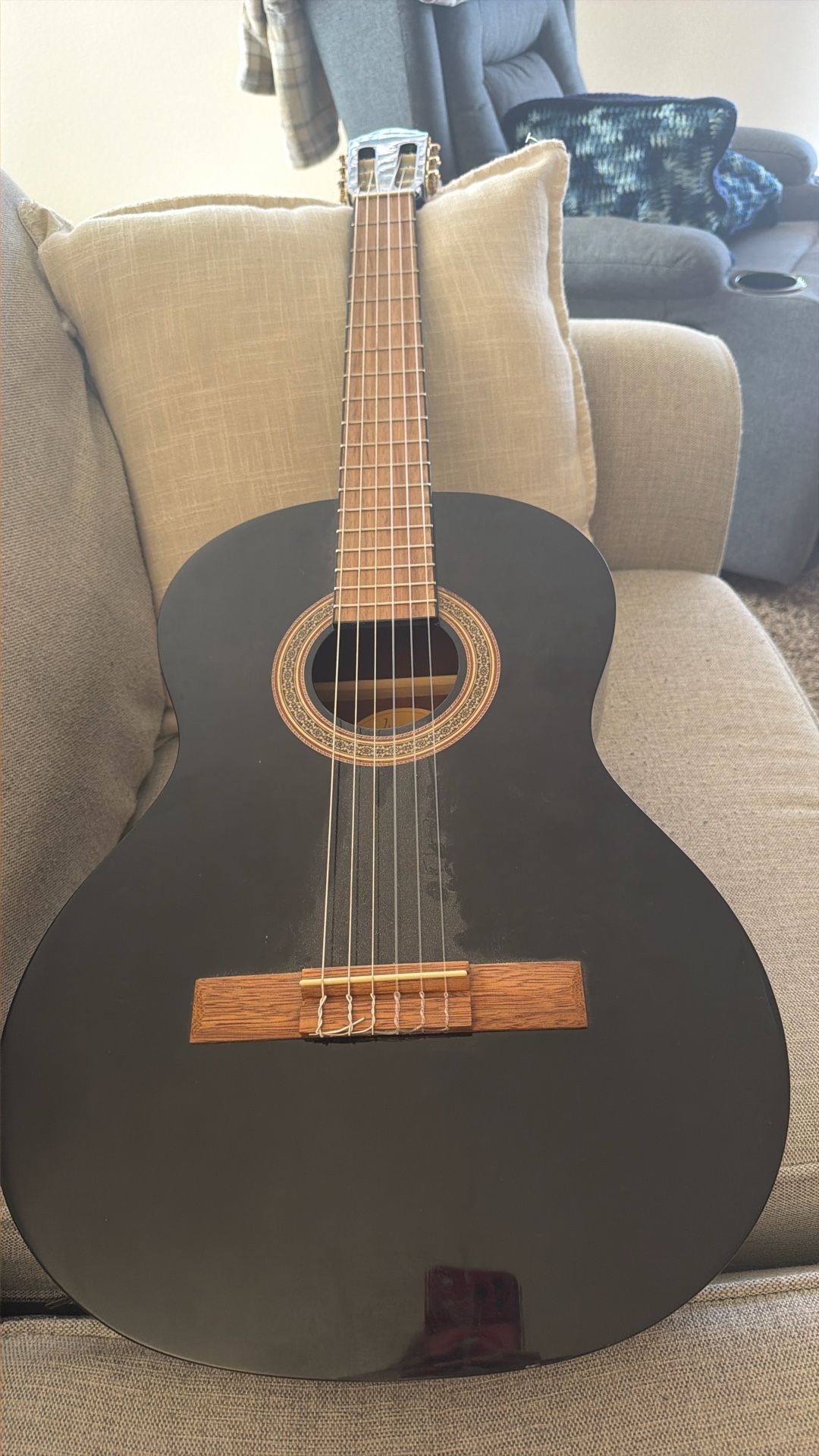 Lucero Modelo LC100BK