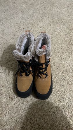 Snow boots