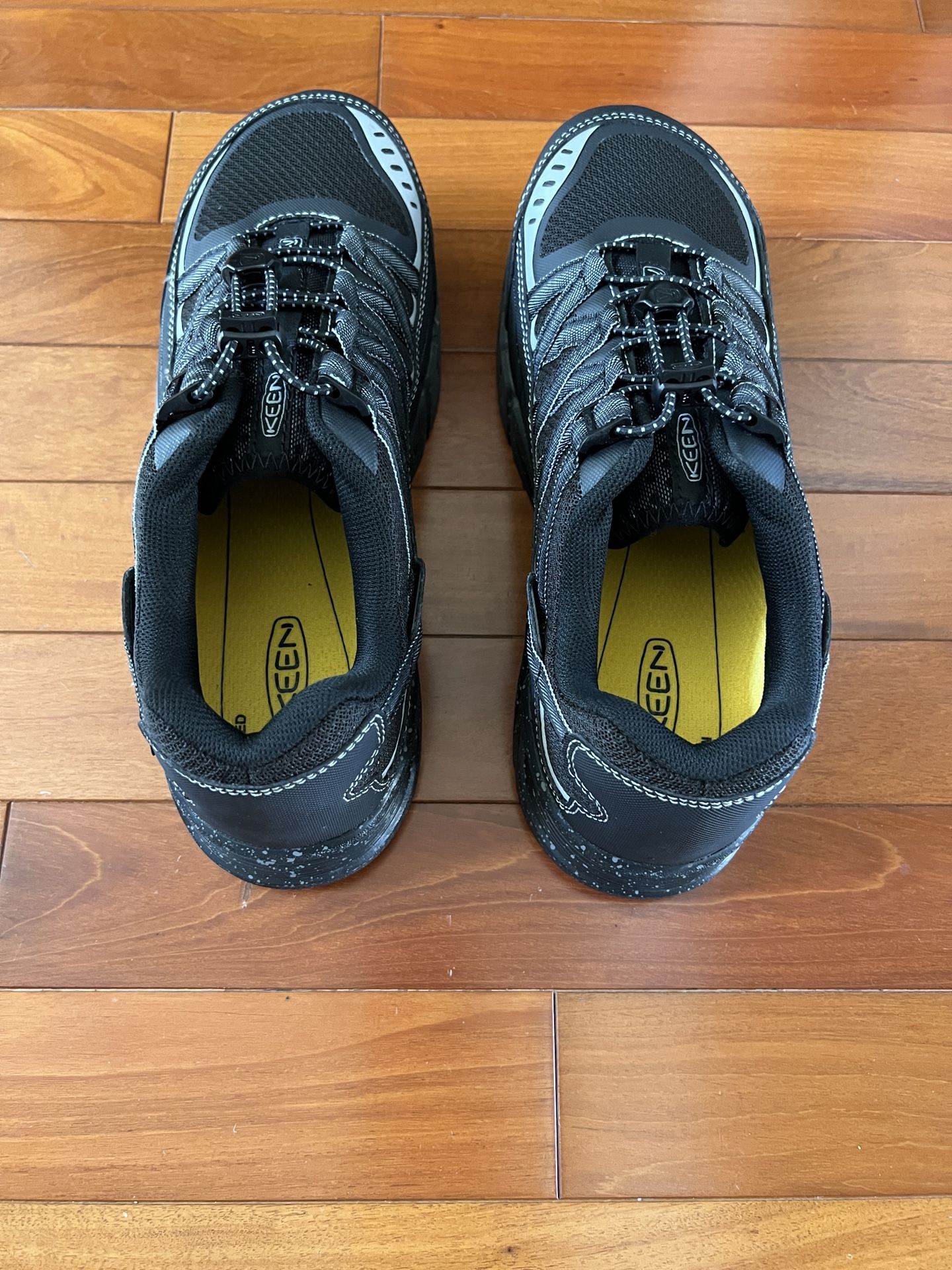 New - Keen Men Safety Toe Shoe (Brand New - Size 10 (No Low Bid Offer)