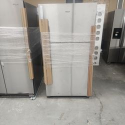 New Whirlpool Top And Bottom Stainless Steel Fridge