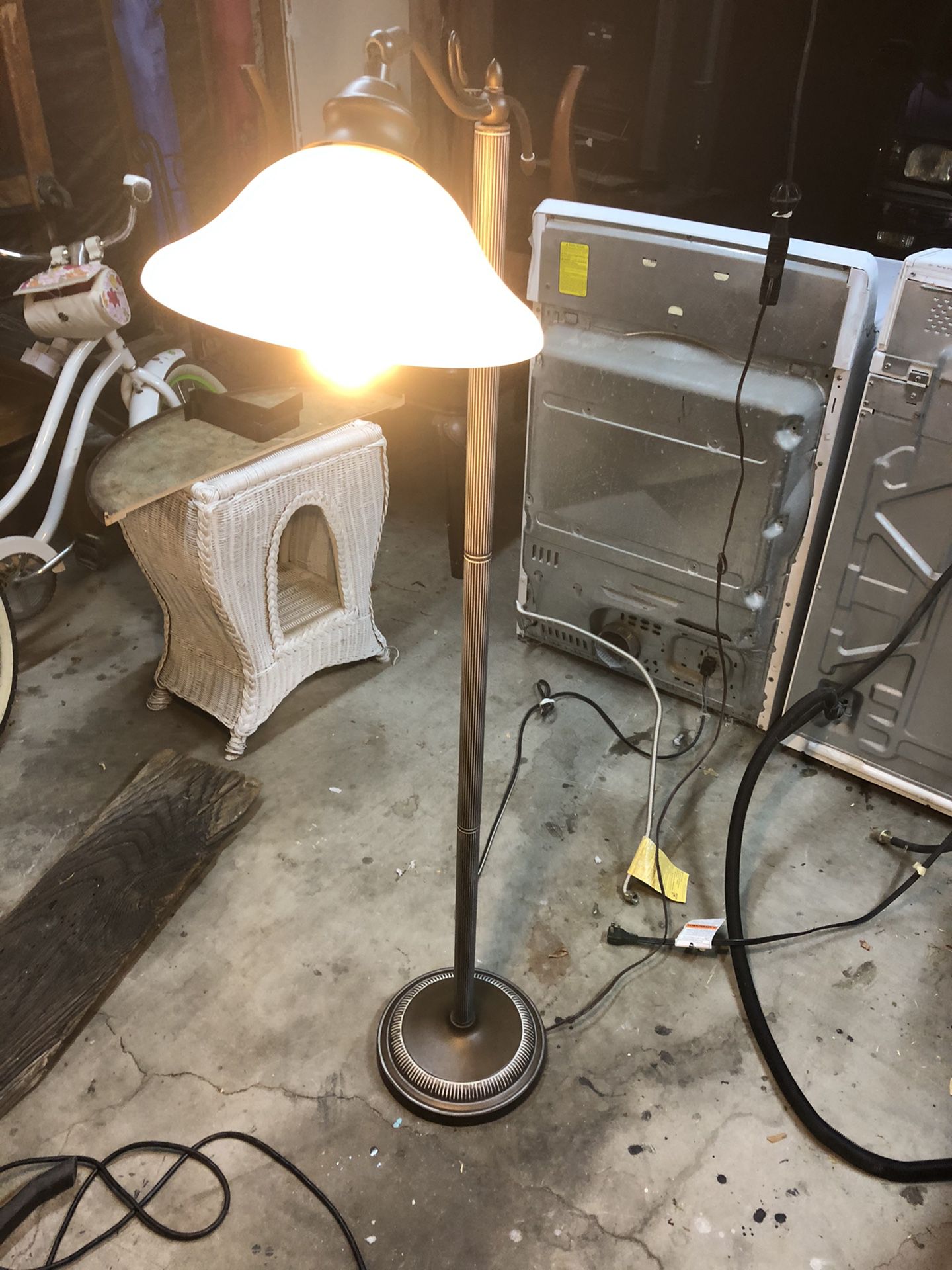 Heavy duty adjustable floor lamp