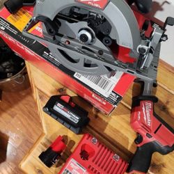 Milwaukee M18 'Fuel' 7 1/4" Circular Saw, M12 one-handed hackzall, batteries, charger