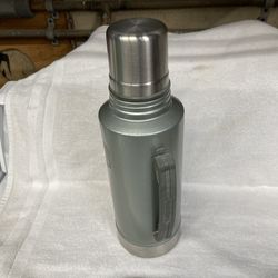 Vintage STANLEY Stainless Steel Thermos 2 Qt. 100 Year Edition for Sale in  Los Angeles, CA - OfferUp