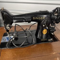 1941 Singer Sewing Machine Table And Chair