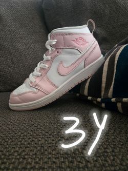 Nike. 3 y