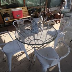 Table With 4 Chairs 