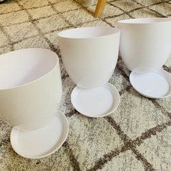 3 Plastic Pots With Drain Holes