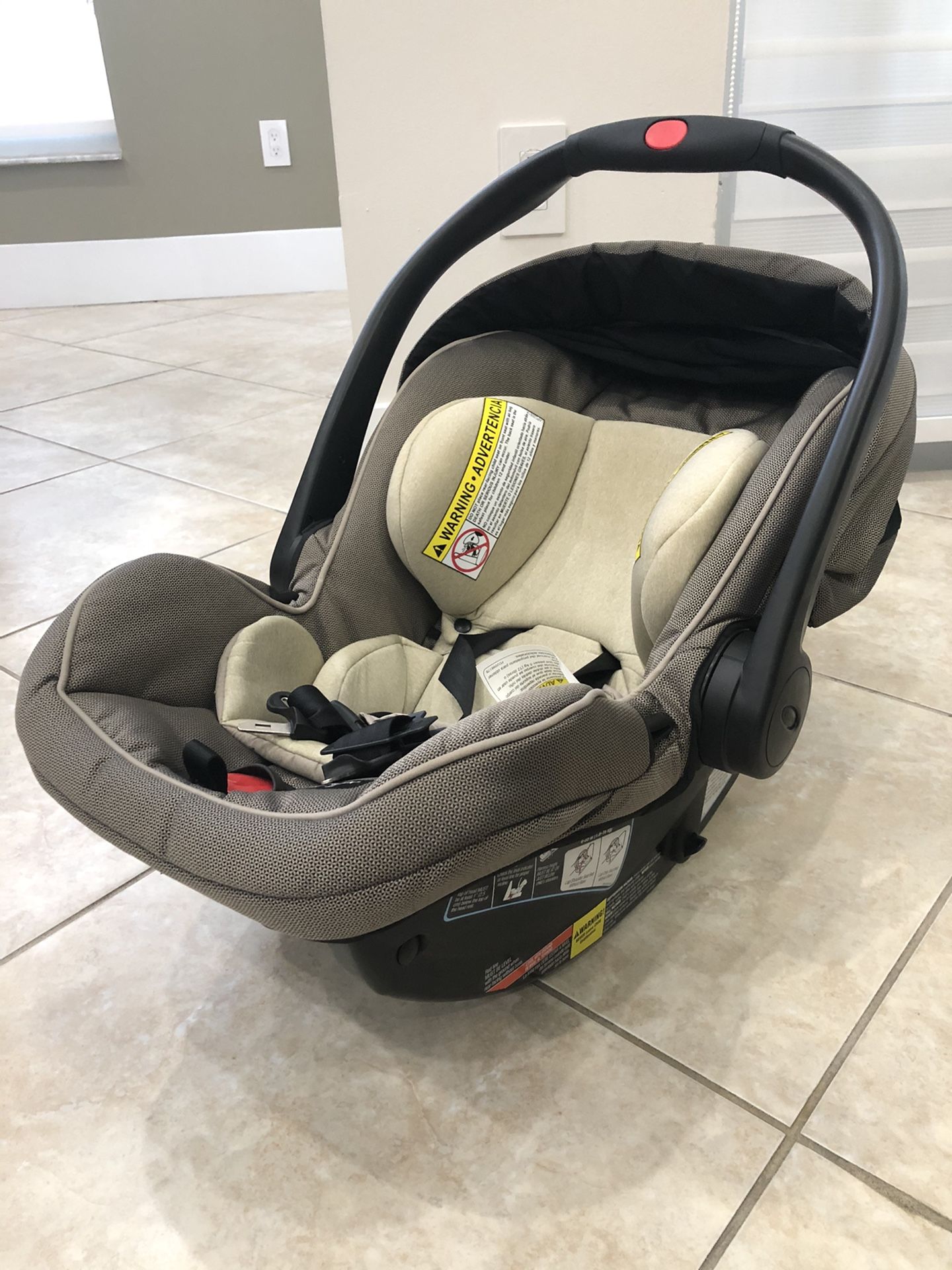 Graco Car Seat (include stroller with adapter)