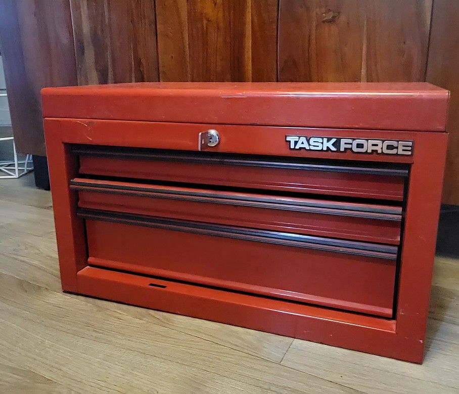 Tool Chest with three drawers and Key... Task Force
