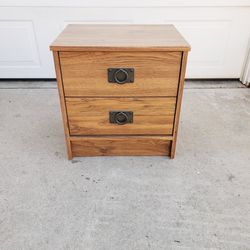 Nightstand In Excellent Condition 
