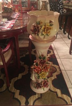 Capdimonte 2 piece pink and gold Italian ceramic pedestal and pot