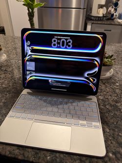 Ipad Pro 13" WiFi W/ Magic Keyboard