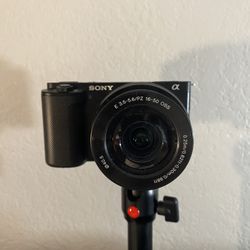 Sony ZV-E10 Mirrorless Camera + E PZ 16–50mm Lens