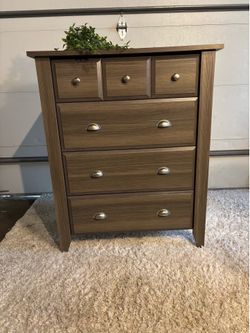 Brown 5-Drawer Dresser