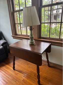 LAMP - 30 inches tall / PICKUP ONLY / CASH ONLY