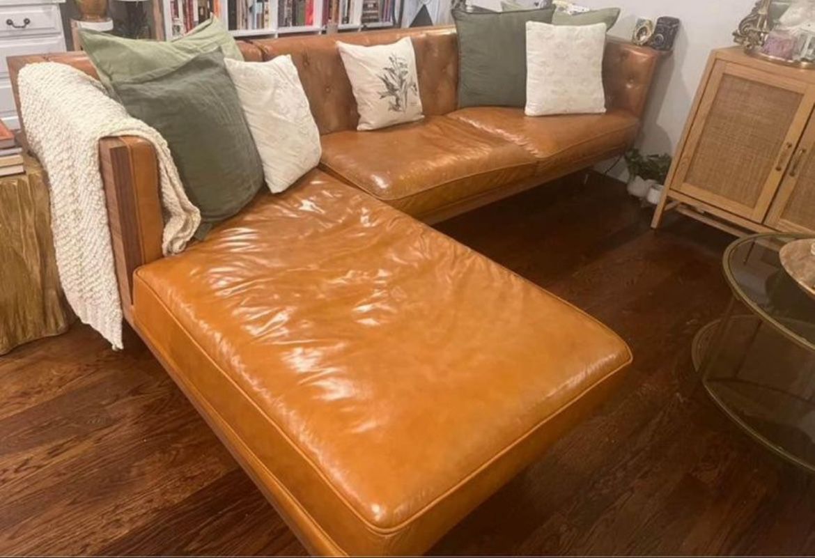 Kardiel Woodrow Neo Leather Sectional Sofa