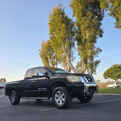 WORK TRUCK ,WORK TRUCK 
2009 Nissan titan
Runs very good
Automatic 
Motor V8
scratches here and there ,but is a WORK TRUCK 
Current tags
smog done
CLE