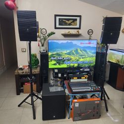 Complete Line Arrays Speakers, Console Mixer, JBL Receiver, 2 Wireless Microphones System 💕
🌼🌺