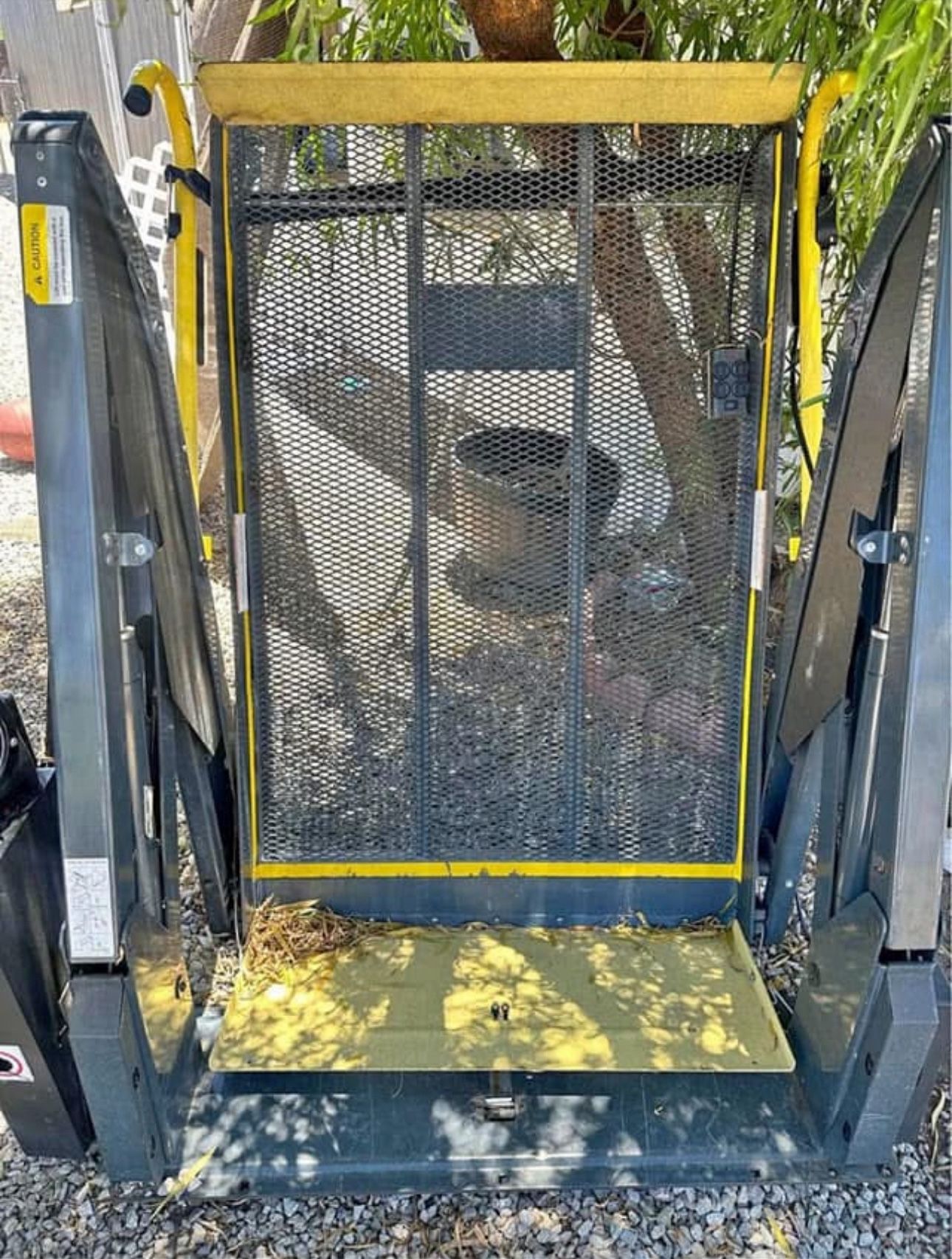 $$$$$$   RICON WHEELCHAIR LIFT $$$$$$$    $100