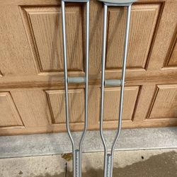 Crutches 5’10-6’6