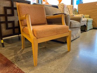 PROMEMORIA Elegant Blonde Wood Framed Chair with Textured Upholstery