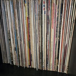ASSORTMENT OF 10 VINYL RECORDS