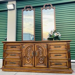 Beautiful Thomasville Vintage Dresser