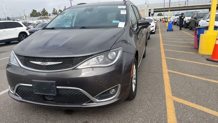 Chrysler Pacifica Minivan