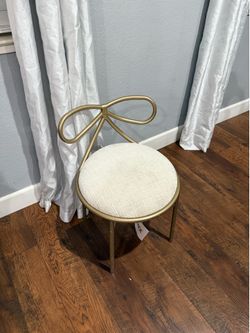 Vanity chair