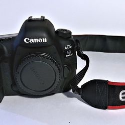 canon EOS 5d Mark IV body mint condition with 3395 shutter count