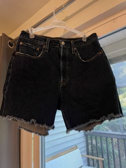 Levi’s 501 Mid-Thigh Shorts - Size 30 Waist
