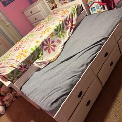 Bed Double And Chests