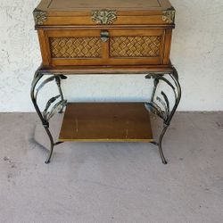 Pretty Stand Or Table 