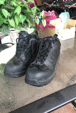Work shoes steel toe