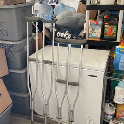 2 Pairs Crutches