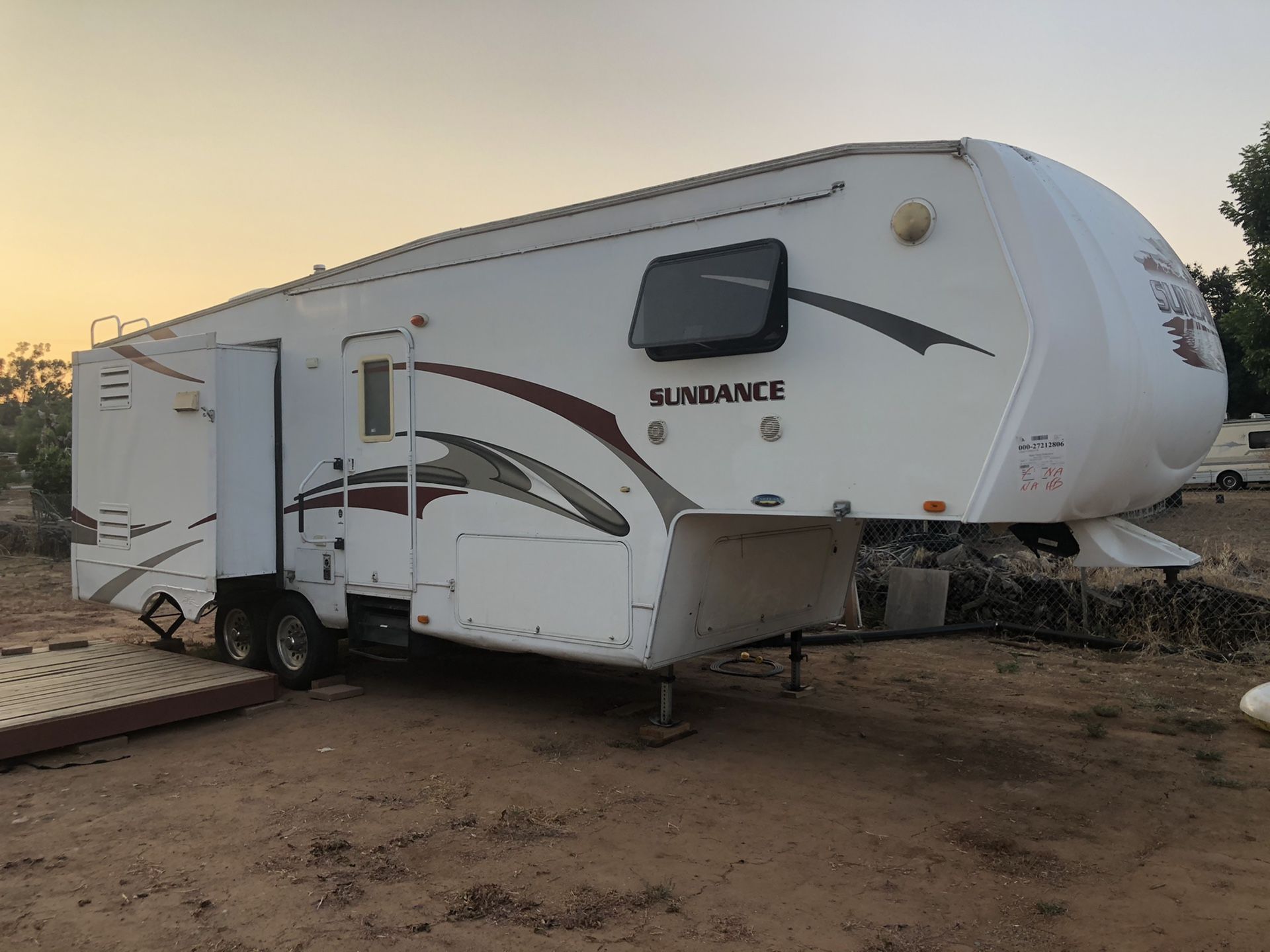 2009 Heartland Sundance 32’ 5th wheel travel trailer