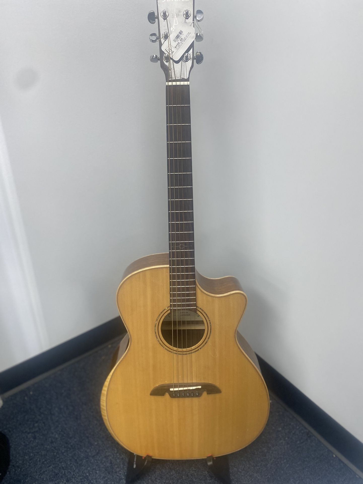 Alvarez Acoustic/electric Guitar 