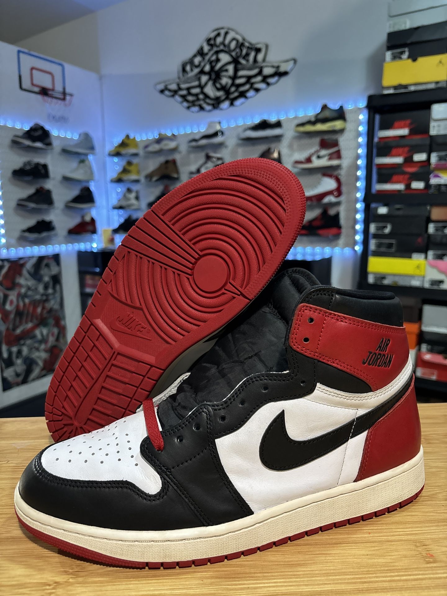 AIR JORDAN 1 RETRO “BLACK TOE” SIZE 12