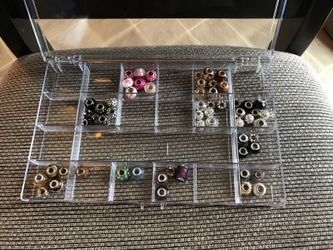 Jewel pieces to put on a necklace