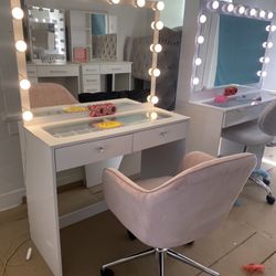 New Small Glass Top Vanity With Stools