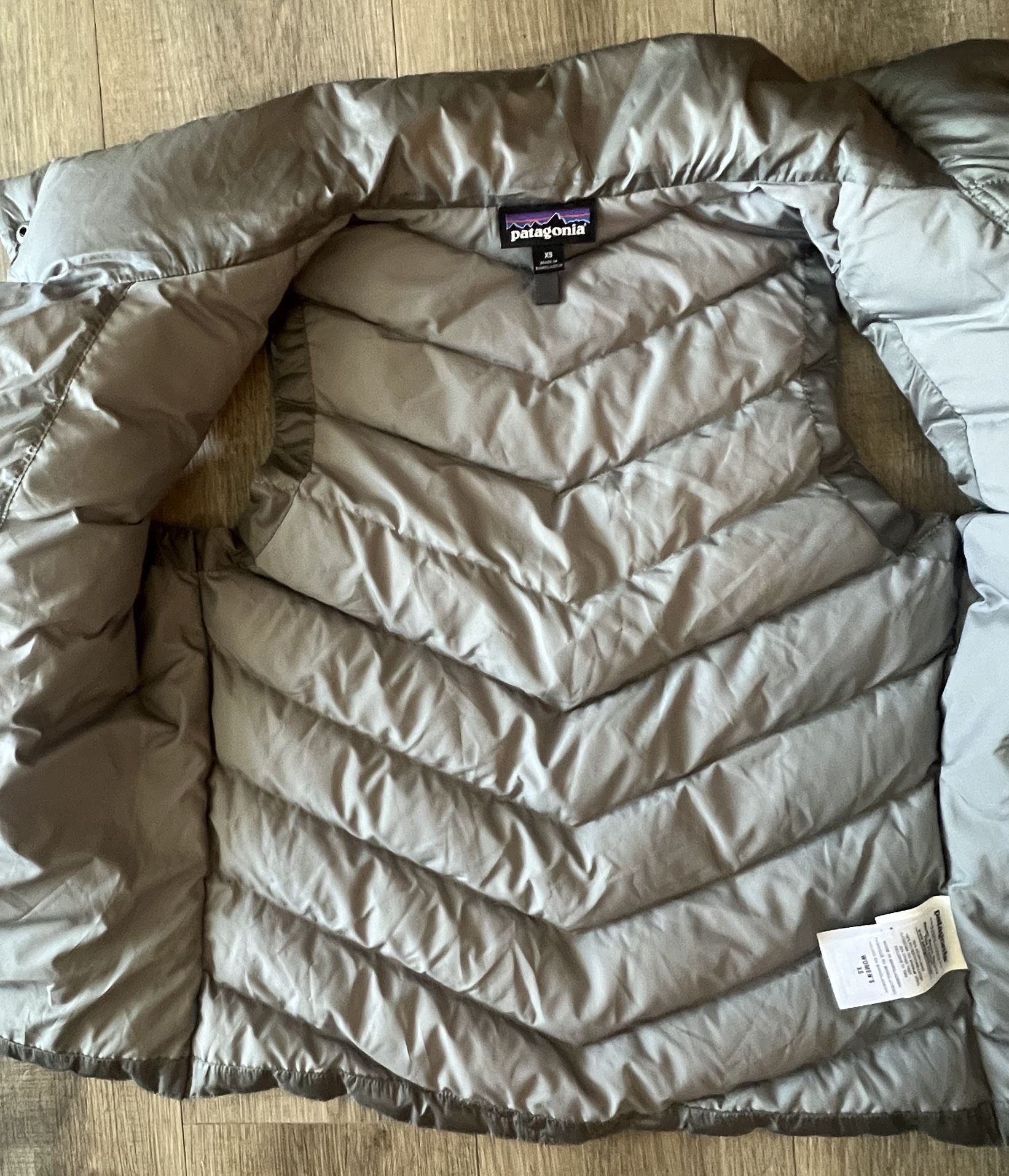 Patagonia Polyster Outer Vest ( Women’s)