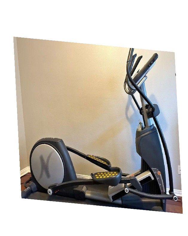 son report Life Fitness Treadmill - Commercial-Grade Exercise Equipment