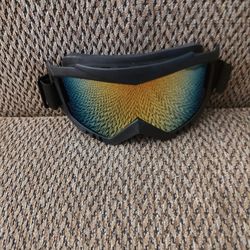 MOTORCYCLE GOGGLES.  MULTI COLOR LENS.  NEW.  PICKUP ONLY.