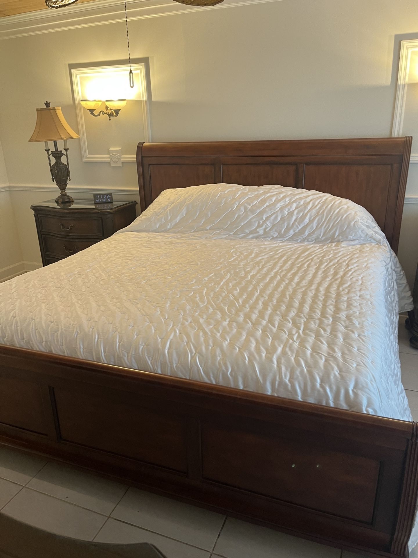 King size Bed, Mattress & 2 Nightstands Side Tables