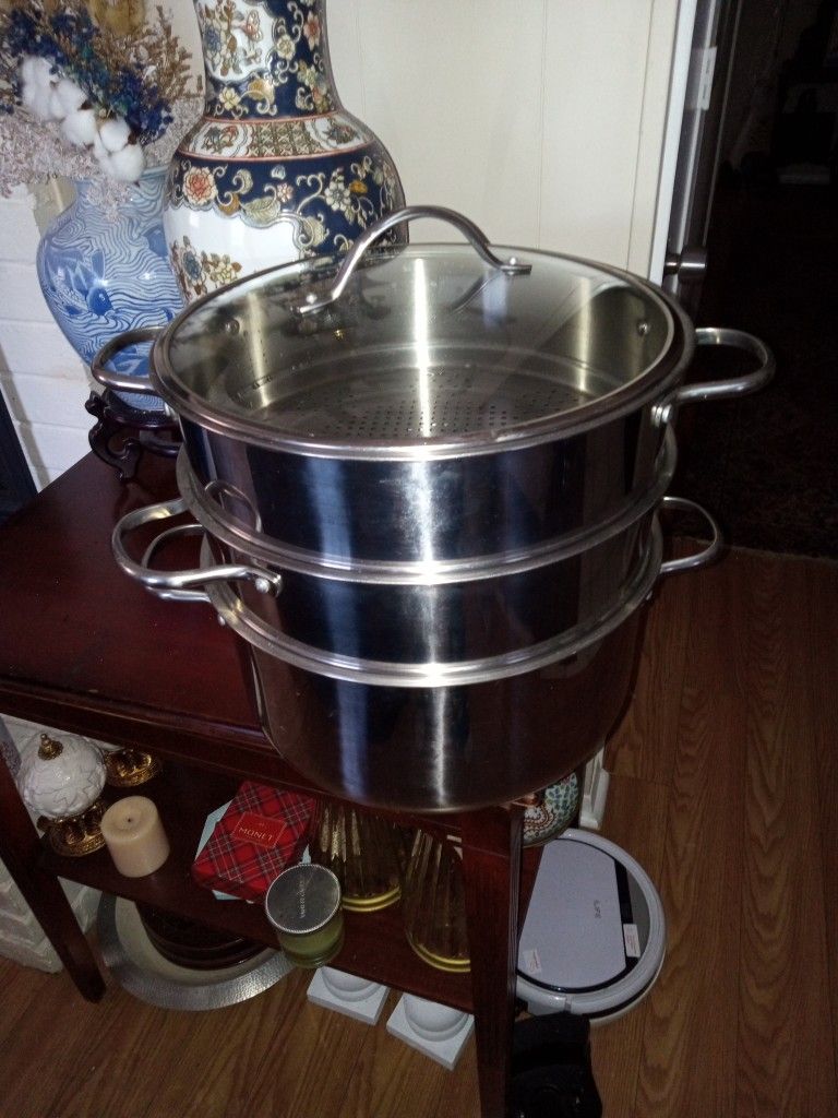 Steamer Three Tier With Stock Pot Almost New