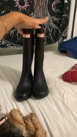 Size 8, Hunter, black women’s rain boots