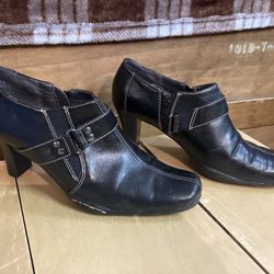 $10! Aerosoles~ Black Leather Boot
