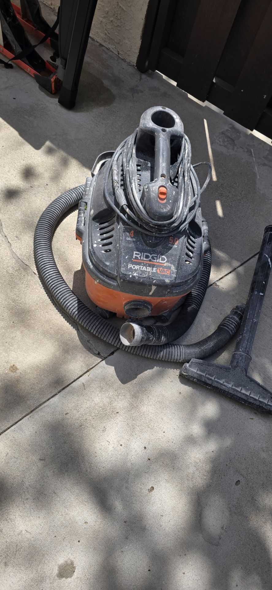 Portable vacuum cleaner