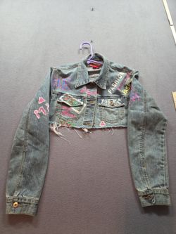 women's blue cropped, light-wash denim jacket by Le More size L