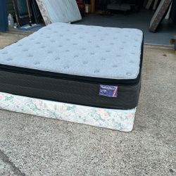 Queen Size Pillow Top Mattress And Boxspring Set $180